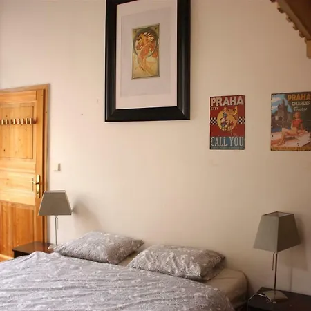 Spacious Charles Bridge Apt In The Heart Of Διαμέρισμα
