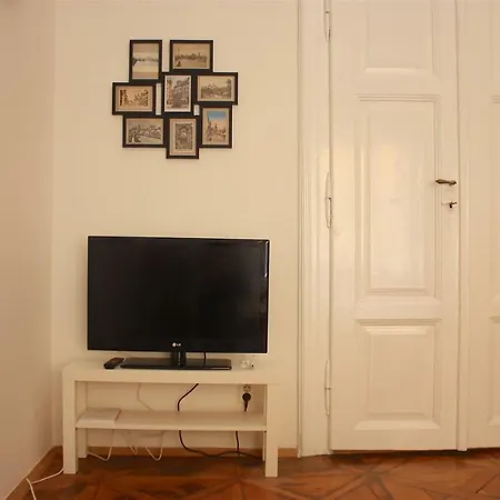 Spacious Charles Bridge Apt In The Heart Of * 프라하